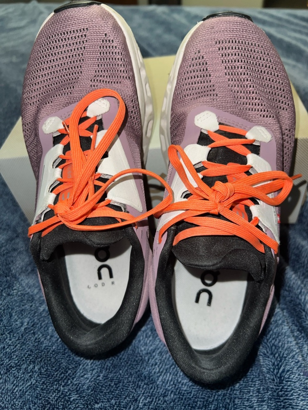 On Cloud Women's Lavender Athletic Sneakers with Orange Laces Size 8 (men’s 6.5)
